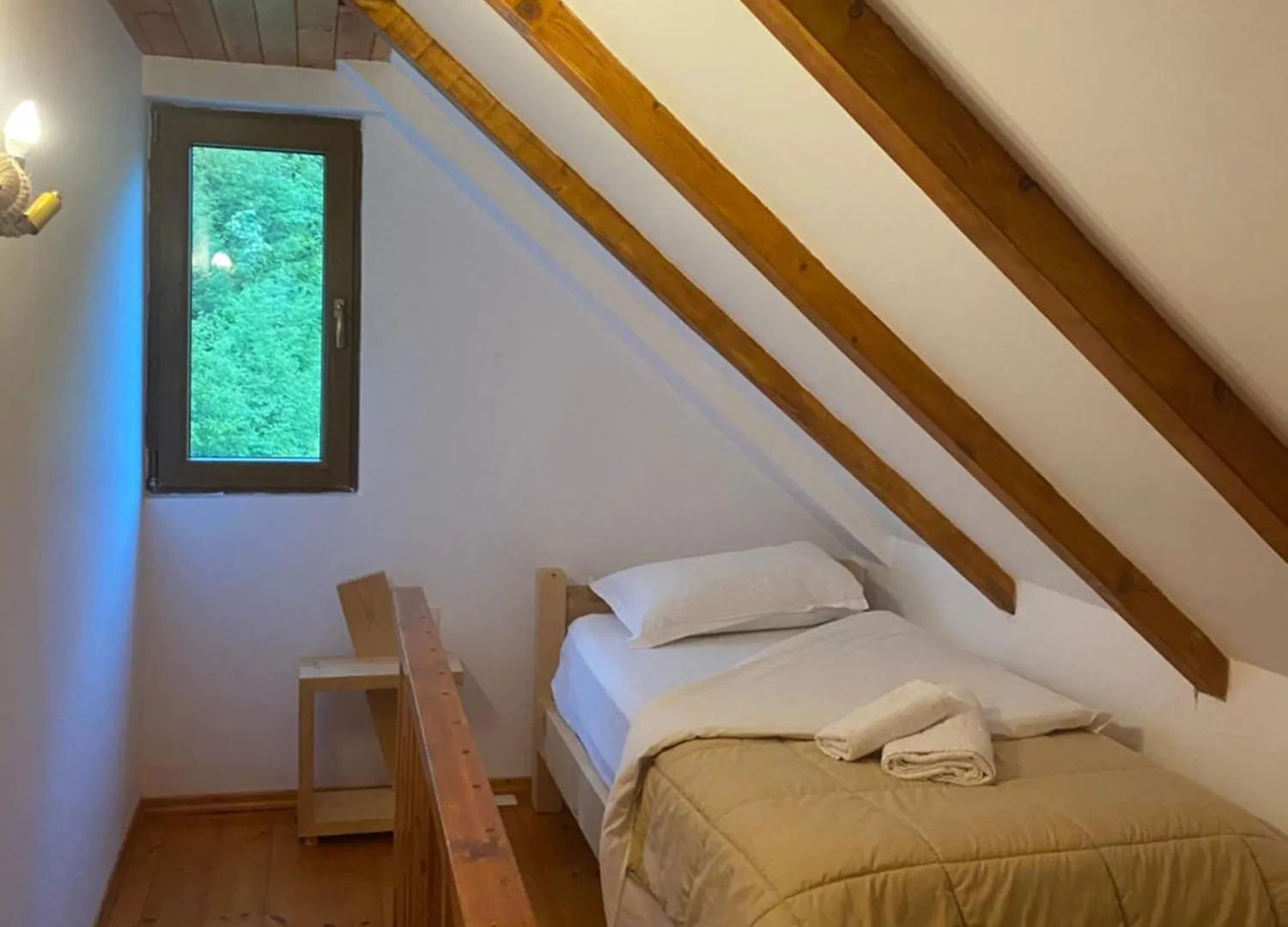 ****  Hotel Jezerca Theth Albanië